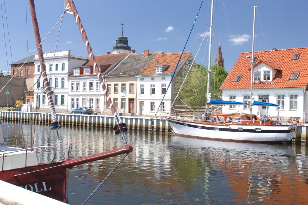 Hafenhotel Pommernyacht Ueckermünde Δωμάτιο φωτογραφία