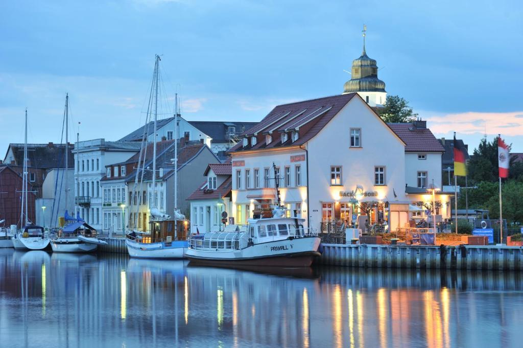 Hafenhotel Pommernyacht Ueckermünde Εξωτερικό φωτογραφία
